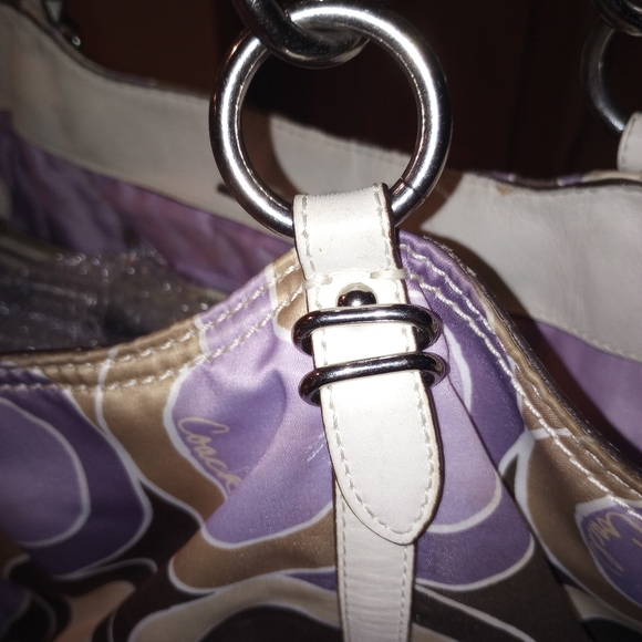 Coach Scarf Print;Satin Fabric,Good cond,just needs cleaning. - Picture 7 of 13